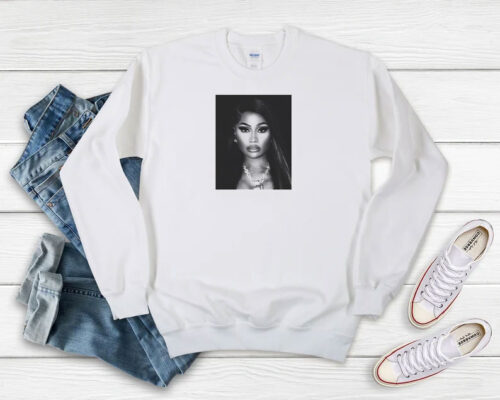 Nicki Minaj Black And White Photo Sweatshirt 500x400 Nicki Minaj Black And White Photo Sweatshirt